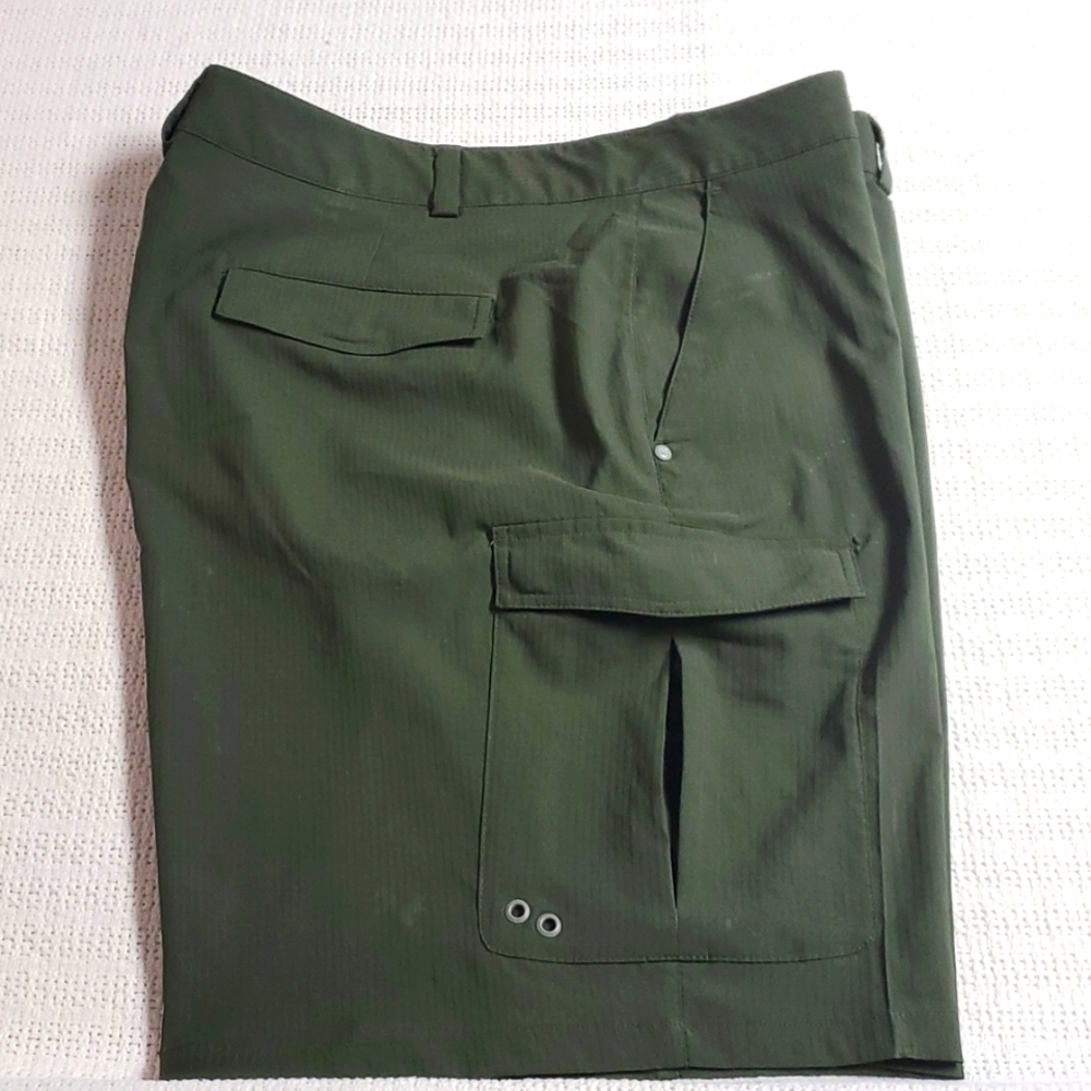 Under Armour Embroidered Y2K Cargo Pocketed Flat Front Sz. 40 Shorts